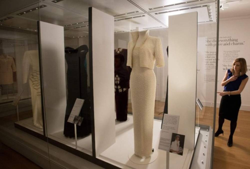 La historia de la princesa Diana a través de su estilo de la moda