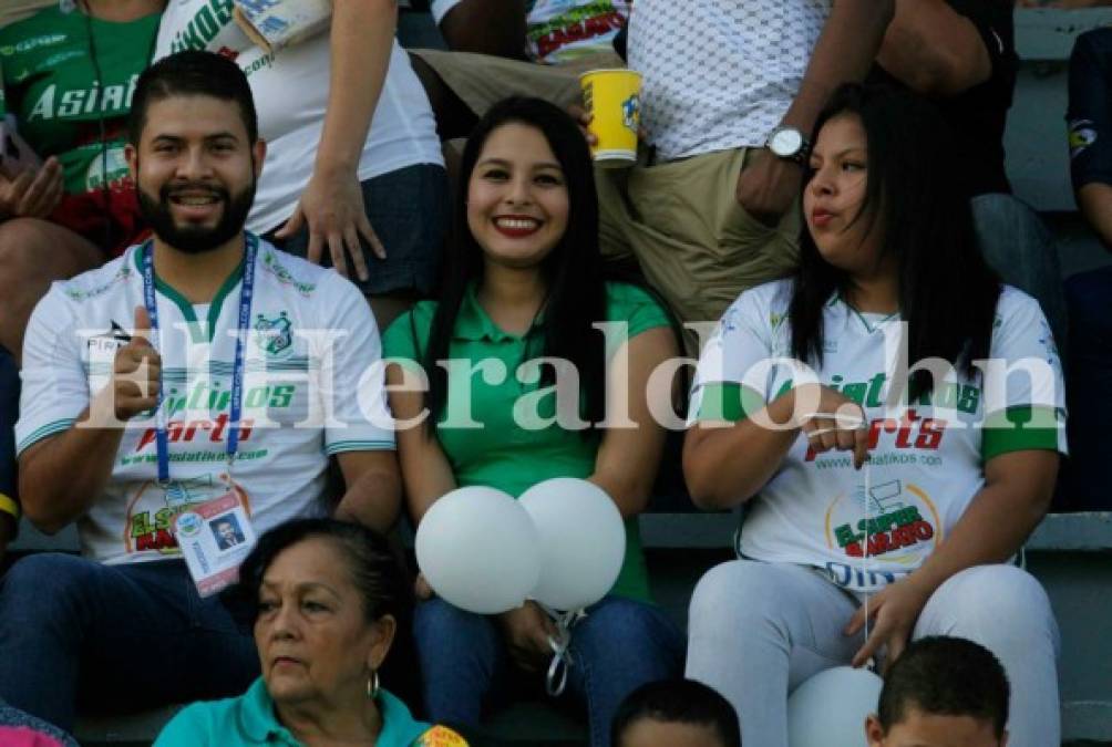 Belleza femenina adornó encuentro Real España vs Platense en Puerto Cortés