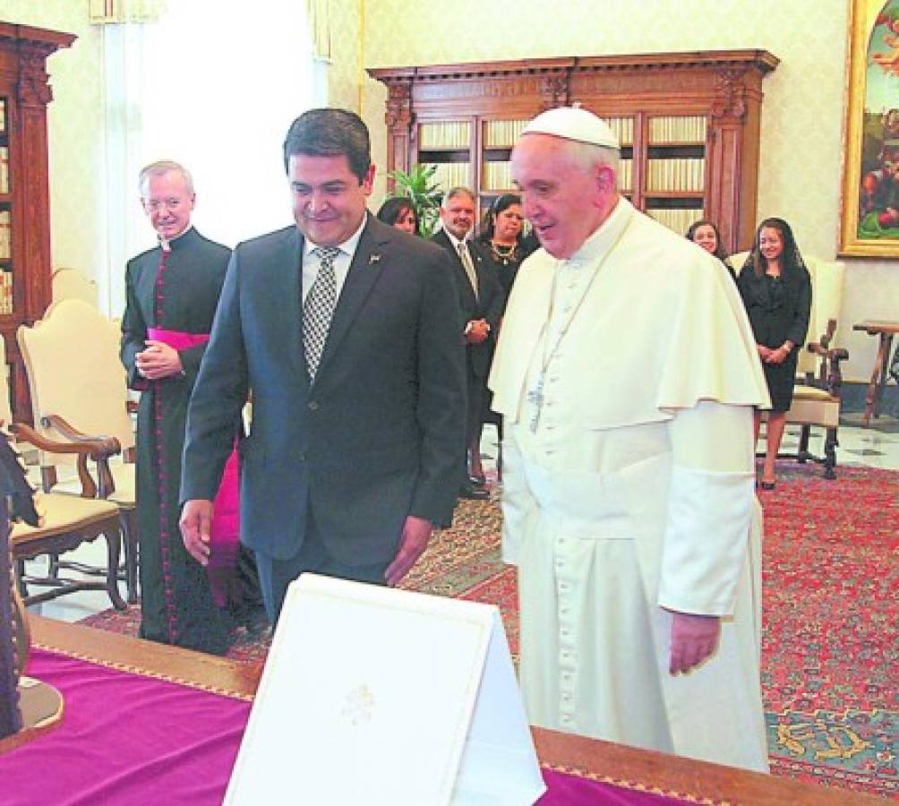 Presidente de Honduras decide no viajar a Quito