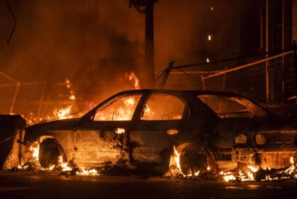 Fuertes manifestaciones en Minneapolis dejan un muerto y varios edificios en llamas (FOTOS)  
