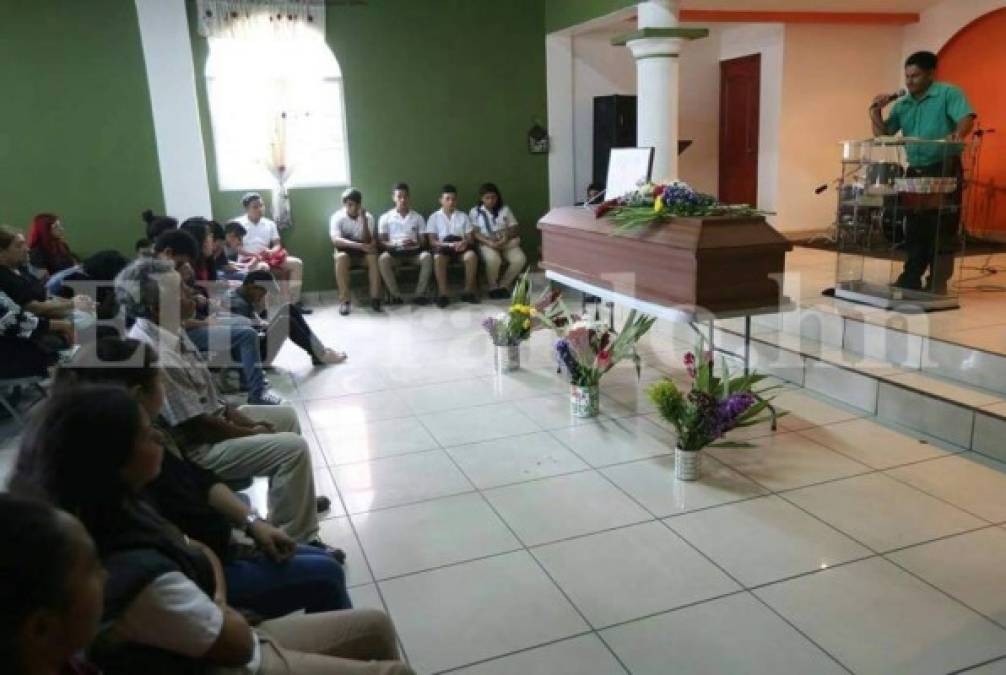 ¡El último adiós! Así fue el velorio de estudiante centralista asesinado en Comayagüela