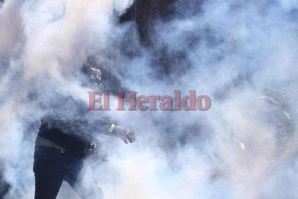 Lluvia de piedras en las tomas realizadas en la salida al sur por la Alianza de Oposición