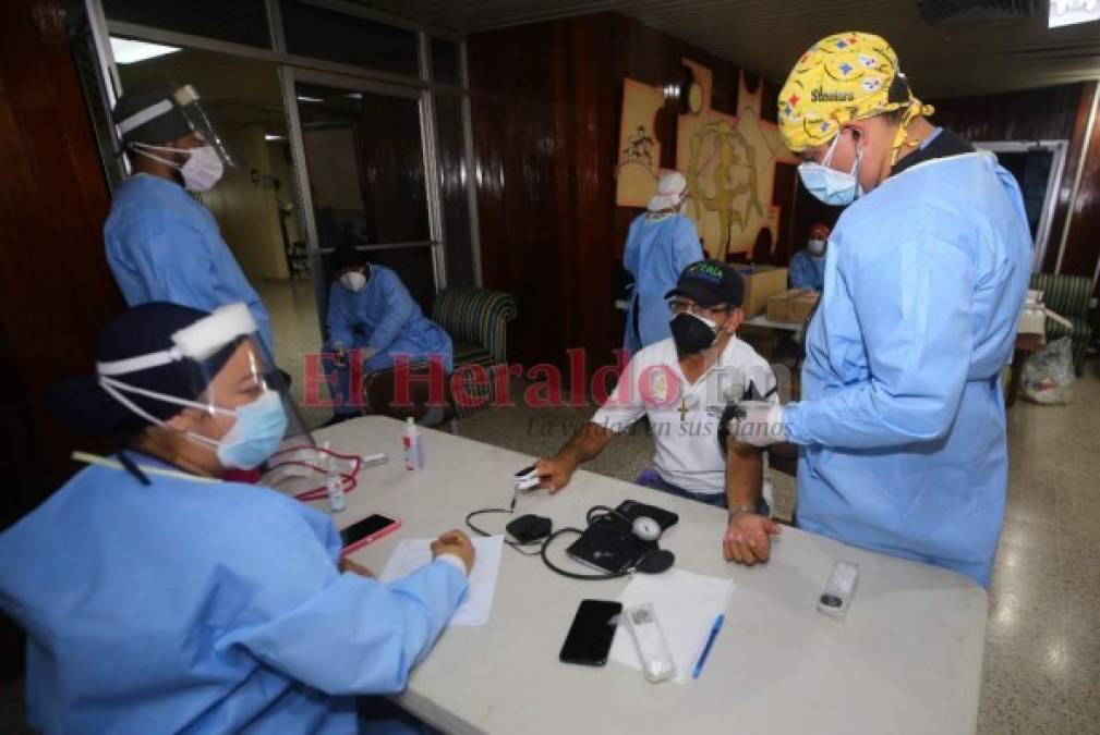 Triajes en la capital vuelven a lucir abarrotados de pacientes de covid-19 (FOTOS)