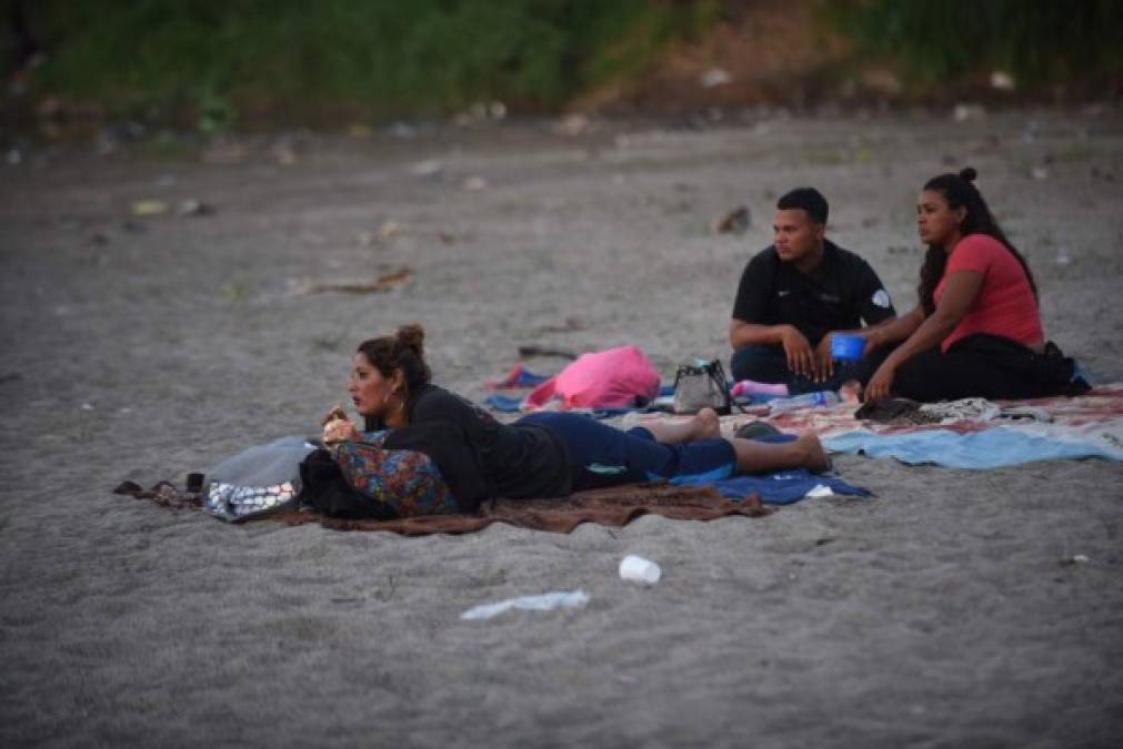 FOTOS: Caravana migrante espera; México refuerza vigilancia en la frontera sur