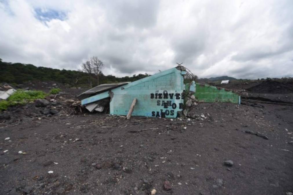 Ruinas, dolor y soledad, las imágenes de Guatemala a un año del volcán de Fuego