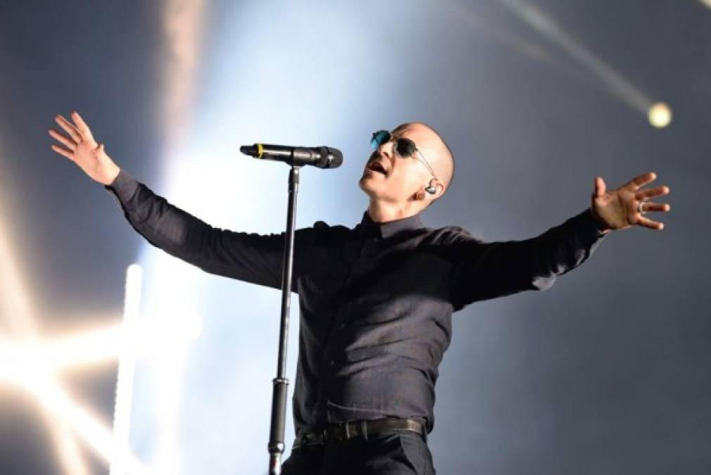 La vida del vocalista de la banda de rock Linkin Park, Chester Bennington, en 10 imágenes