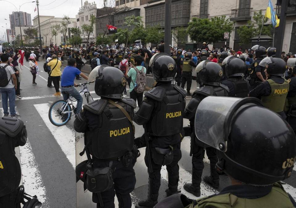 Protestas, inestabilidad política y una crisis que se agudiza es la realidad que vive Perú y que este 7 de diciembre culminó con la destitución del presidente Pedro Castillo. Perú arrastra desde hace un lustro una serie de situaciones que lejos de mejorar empeora.