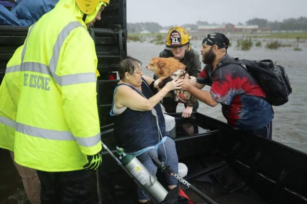 Personas heridas, evacuaciones e inundaciones deja el paso del huracán Florence en Carolina del Norte