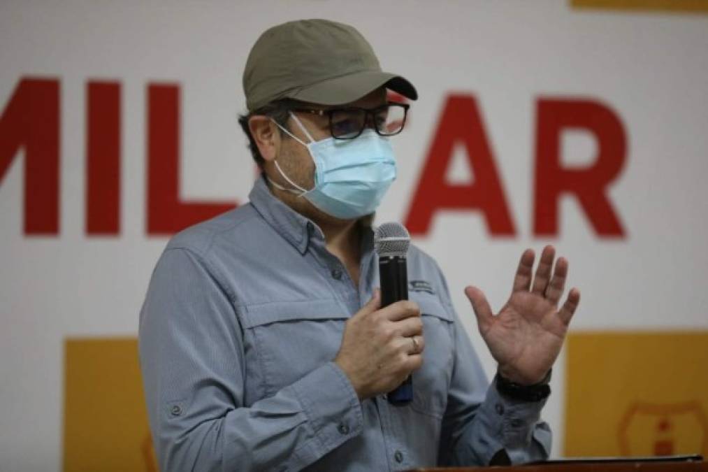 FOTOS: Enérgico y motivado, así abandonó el presidente Hernández el Hospital Militar