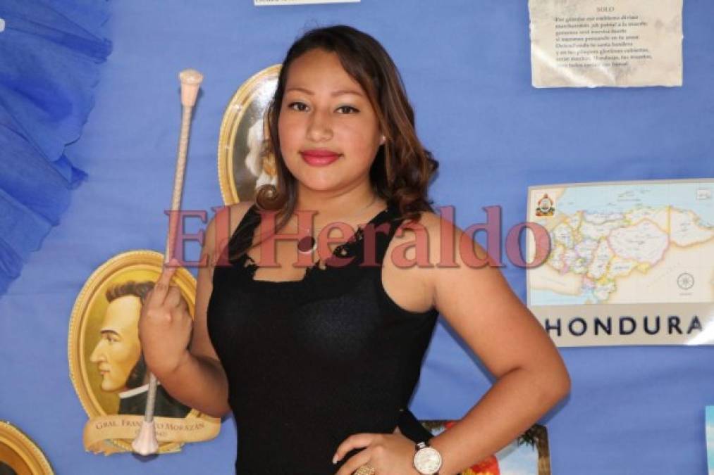 Palillonas del Instituto Mixto Hibueras deleitarán con sus curvas en los desfiles patrios 2017