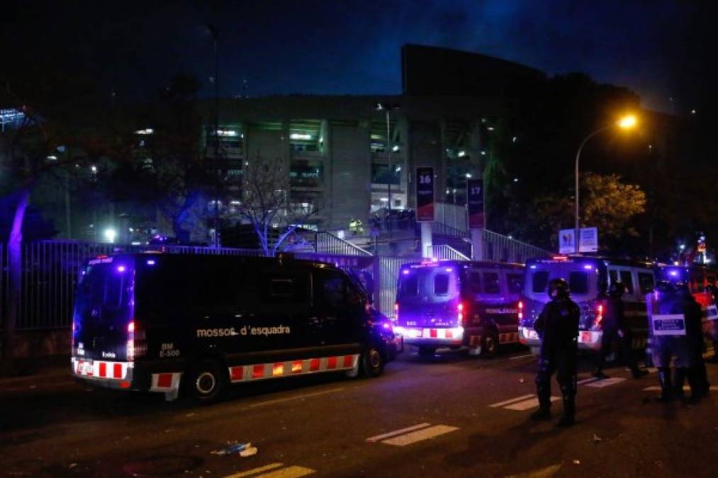 Las imágenes del caos y destrozos afuera del Camp Nou tras El Clásico