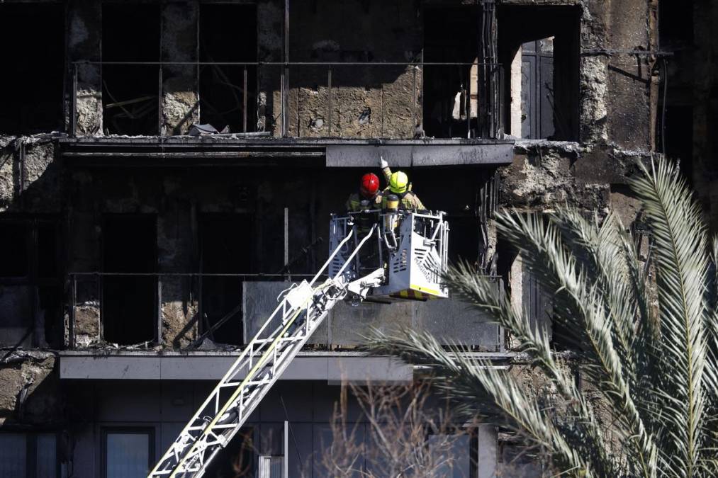 Sobrevivientes de incendio en Valencia: En “minutos, nos habíamos quedado sin nada”