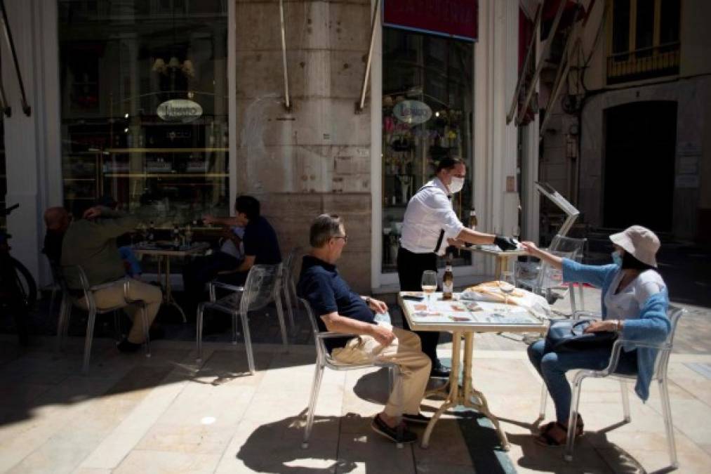 FOTOS: Españoles inician desconfinamiento aún negado a Madrid y Barcelona   