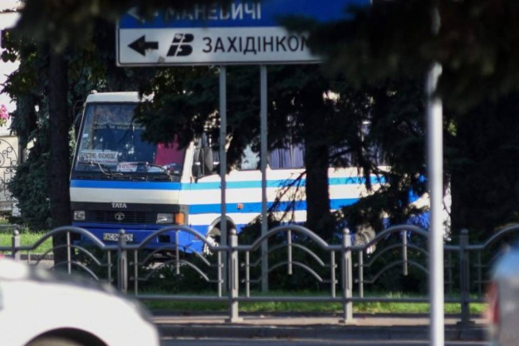 FOTOS: Tensión y zozobra en Ucrania por toma de rehenes en un bus