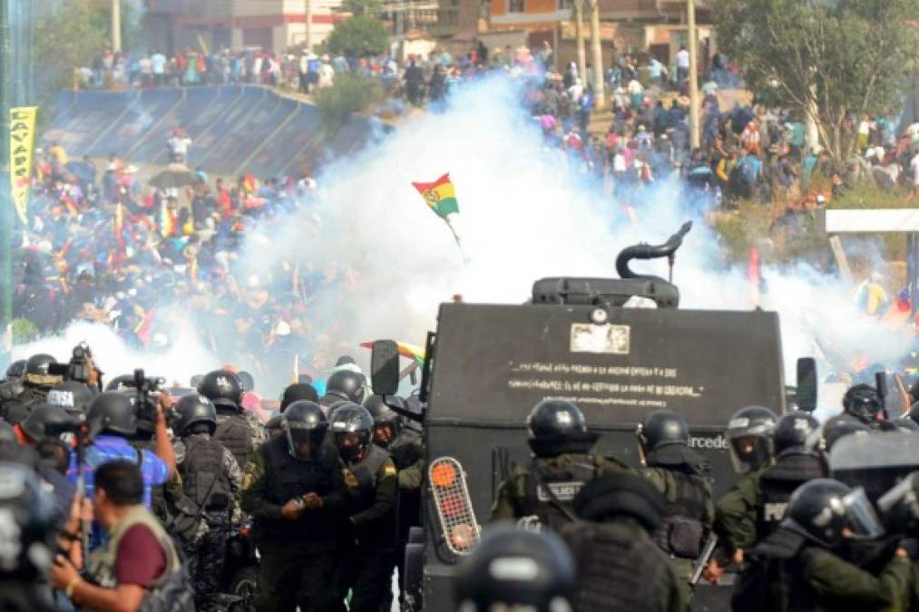 Bolivianos desafían al gobierno interino tras la muerte de cinco campesinos