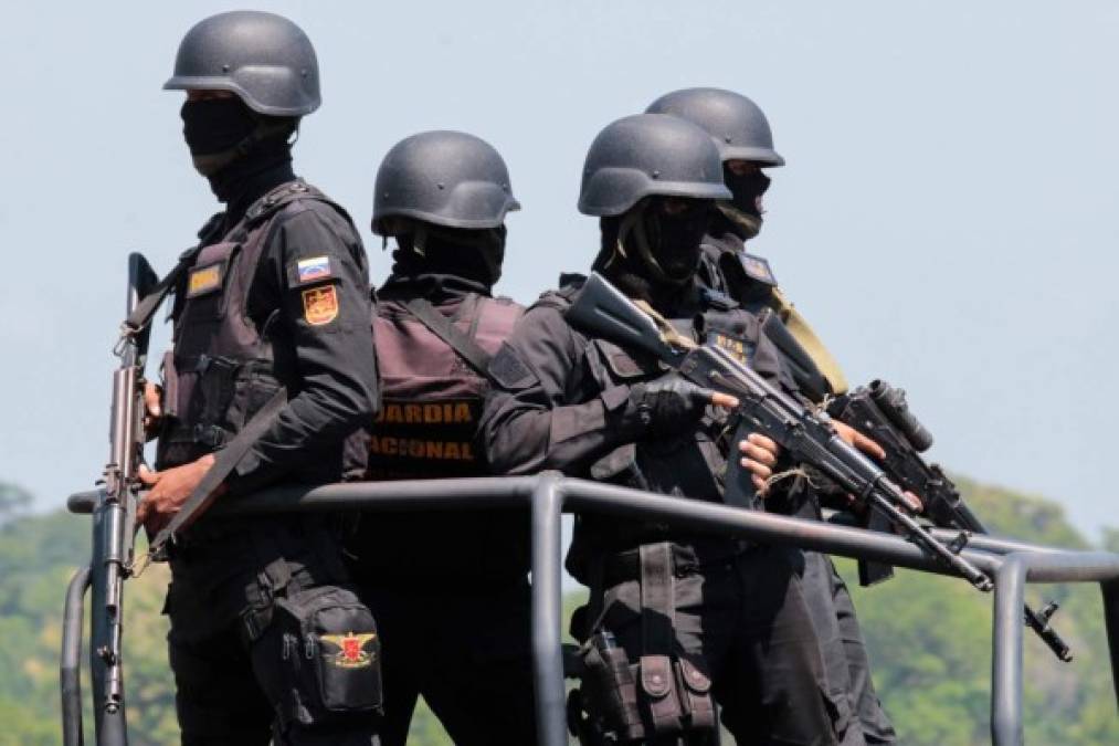 Venezuela desplaza su mejor equipo militar a la frontera con Colombia