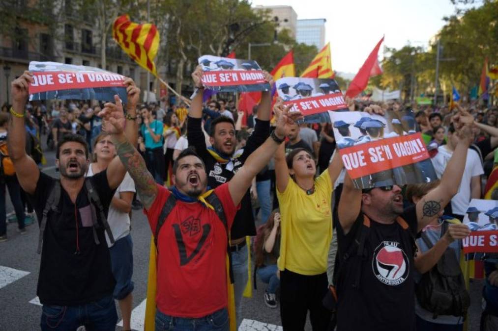 Así viven los catalanes su independencia de España, 27 días después del referéndum