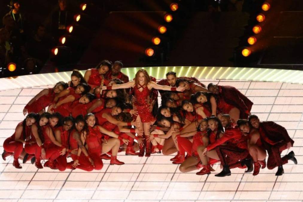 FOTOS: Así fue la presentación de Shakira durante el halftime del Super Bowl LIV