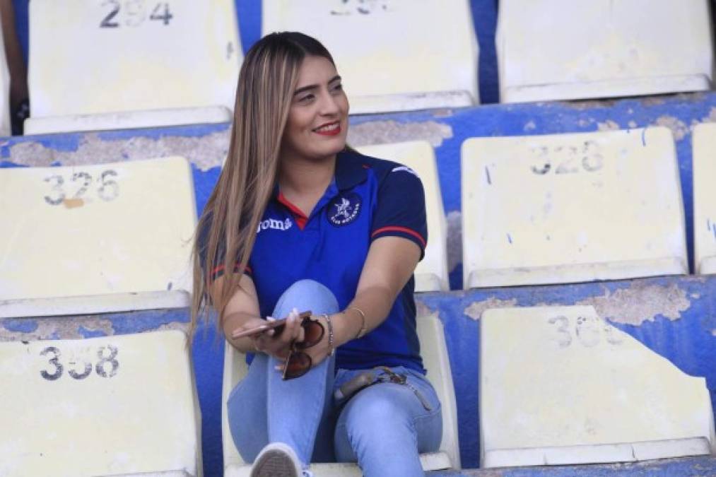 FOTOS: Bellas mujeres engalanaron el cierre de la jornada 6 del Clausura