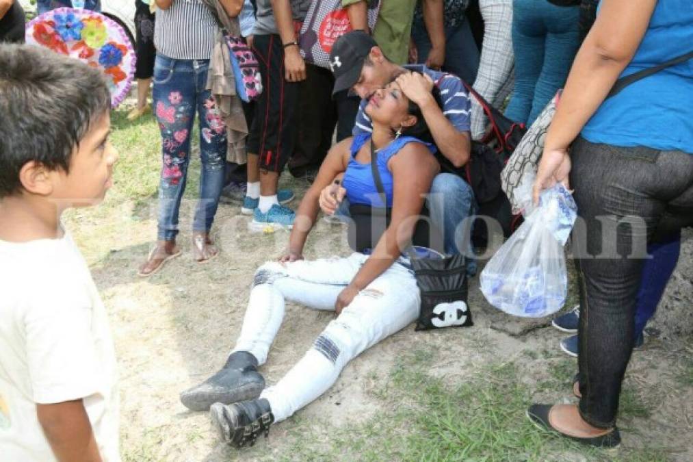 Las tristes escenas que dejó el entierro de las víctimas de masacre en la Villanueva