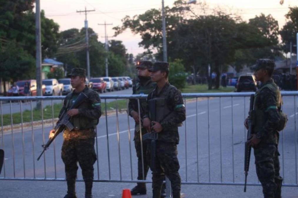 Así fue el traslado de reos de cárcel de San Pedro Sula