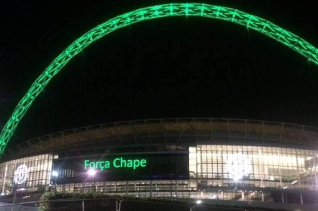 ¡Detallazo! Edificios y monumentos se pintan de verde en honor al Chapecoense