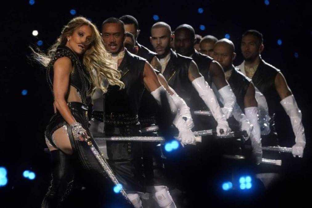 ¡Hasta Bad Bunny apareció! Las mejores fotos del show de JLo y Shakira en el Super Bowl