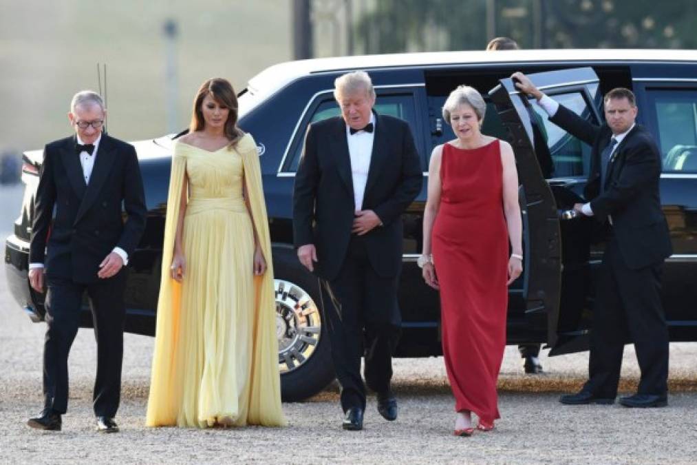 El vestido amarillo de Melania Trump que provocó comparaciones con 'La Bella y la Bestia'