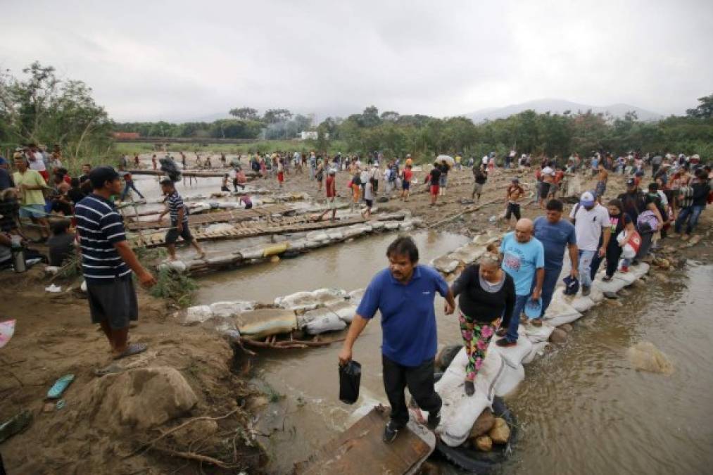 FOTOS: Sin luz ni agua, así vivieron seis días los venezolanos en medio de la crisis