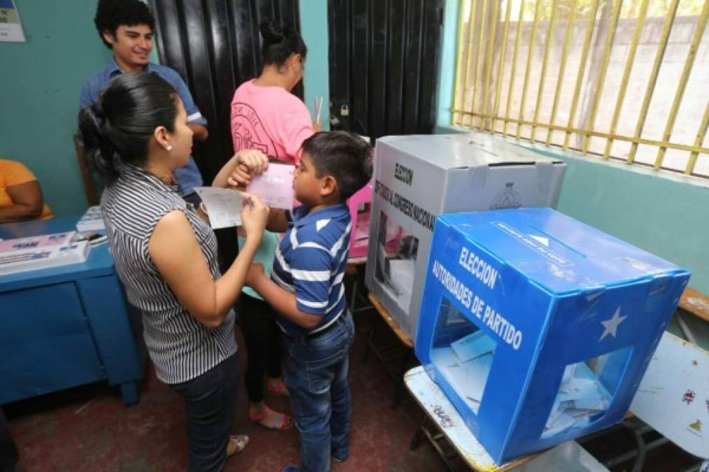 Hondureños se vuelcan a las urnas electorales de la zona sur de la capital