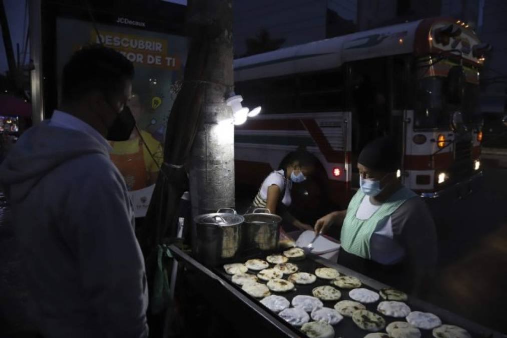 Entre tropiezos e incredulidad: Así inicia la era bitcoin en El Salvador (FOTOS)