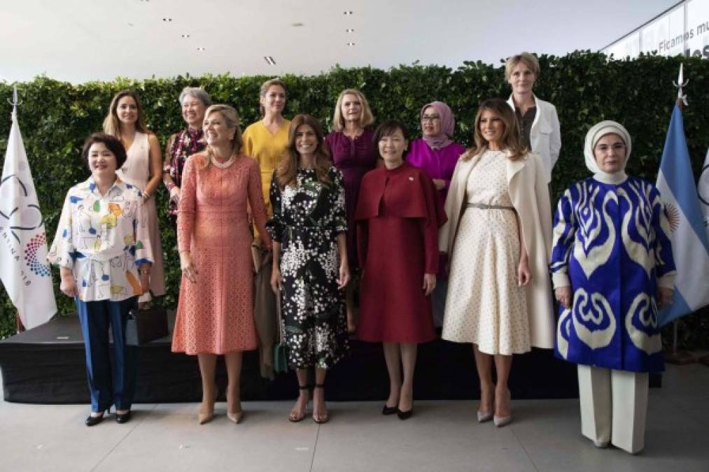FOTOS: Melania Trump se roba la miradas en cumbre del G-20 por sus coloridos atuendos