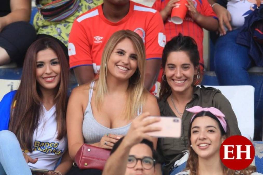 Las bellezas hondureñas que adornaron la semifinal Olimpia vs. Lobos UPN en el Nacional