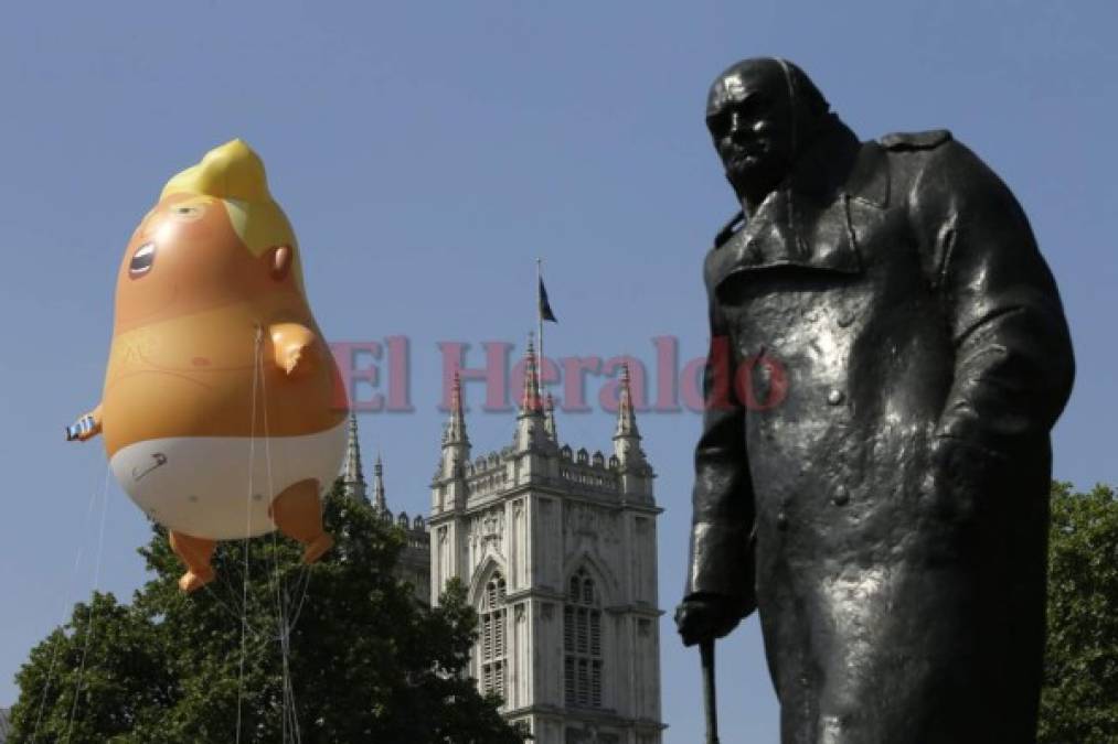 El gigantesco globo anti-Trump que se volvió viral durante las protestas en Londres (Fotos)