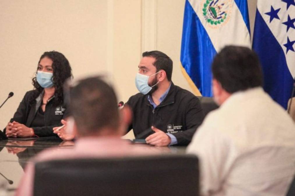 Donación de El Salvador: así lograron siete alcaldes hondureños conseguir 34,000 dosis anticovid