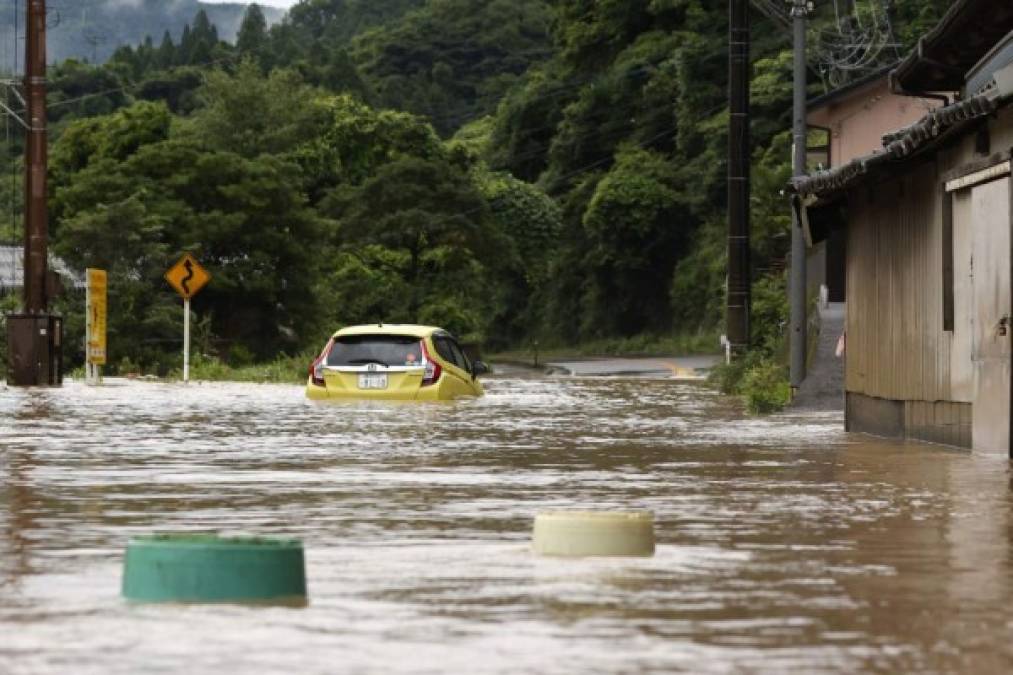 FOTOS: Muertos, desaparecidos y evacuaciones por inundaciones al sur de Japón