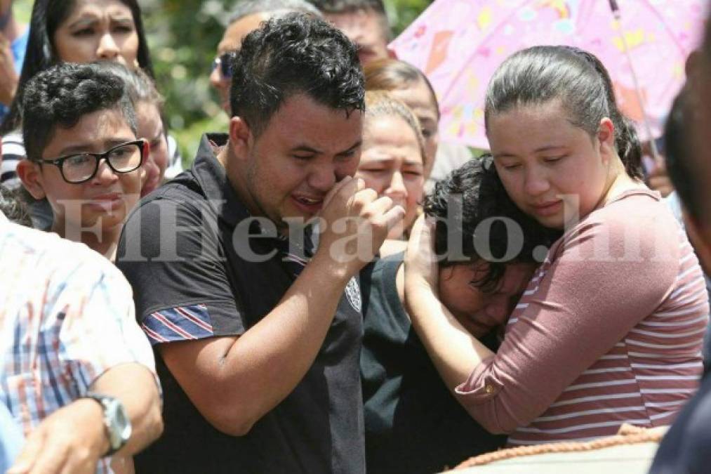 Imágenes dolorosas: Cantarranas entierra a estudiante asesinado por mareros