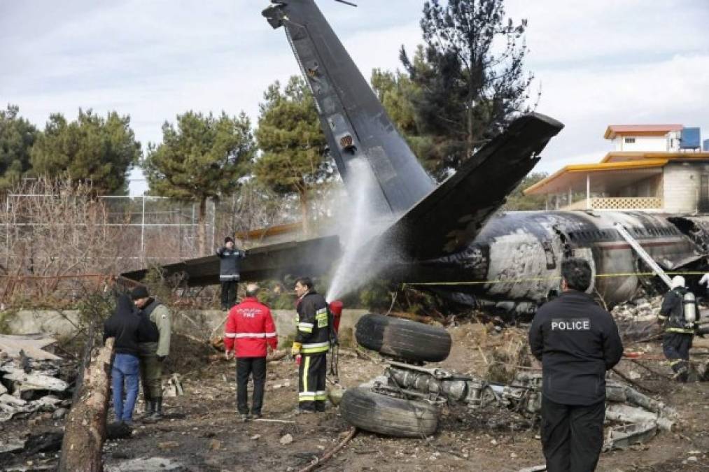 Las 10 impactantes fotos del Boeing 707 que se estrelló contra una casa en Irán