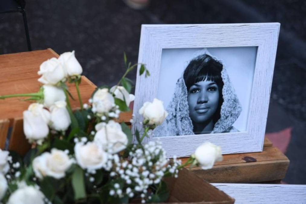 Fans rinden homenaje a Aretha Franklin, la Reina del Soul