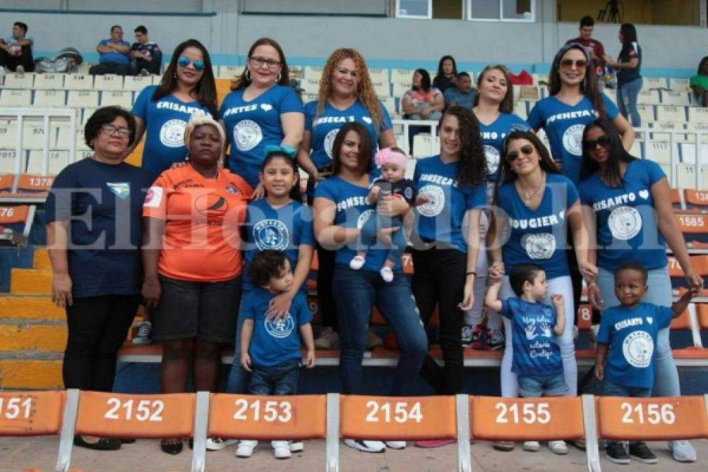 Belleza y hermosura en la final: Guapas chicas deslumbran en el estadio Nacional