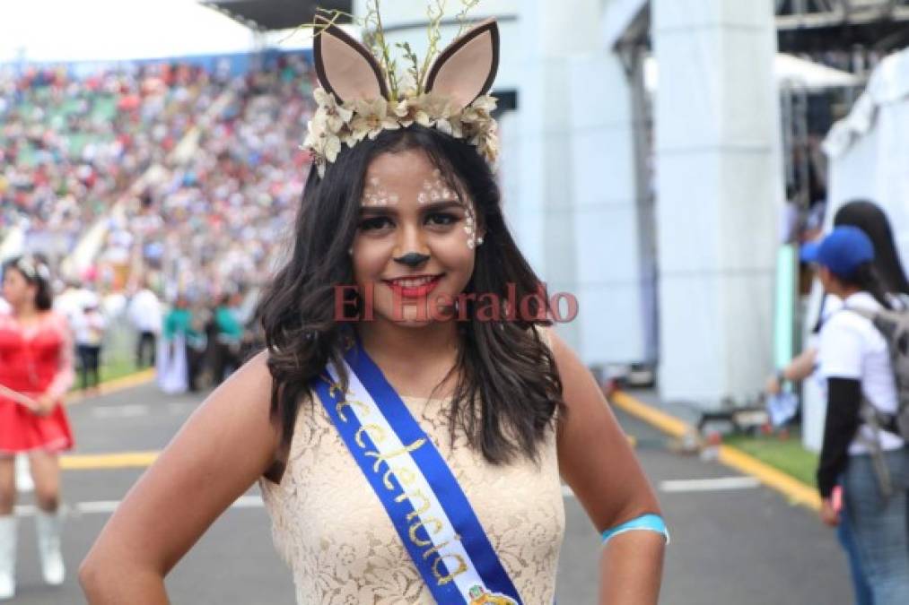 FOTO: Mujeres bellas invadieron el Estadio Nacional en las fiestas patrias 2017