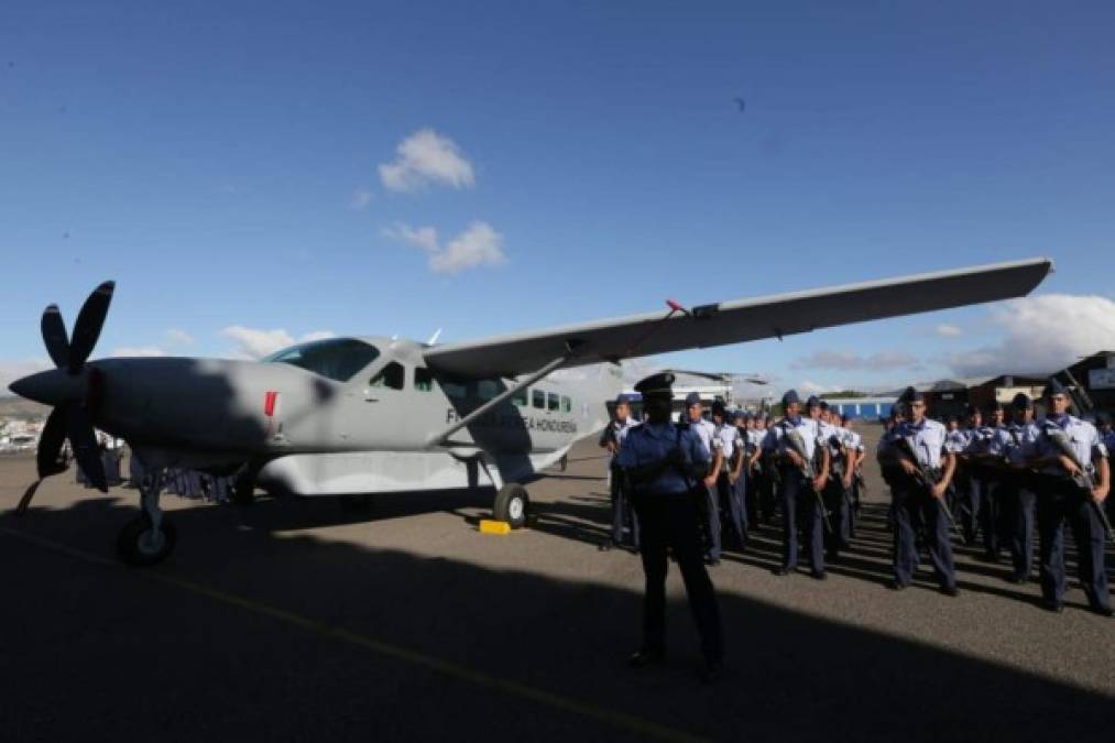 Así fue la donación de avión y cuatro helicópteros a la Fuerza Aérea Hondureña