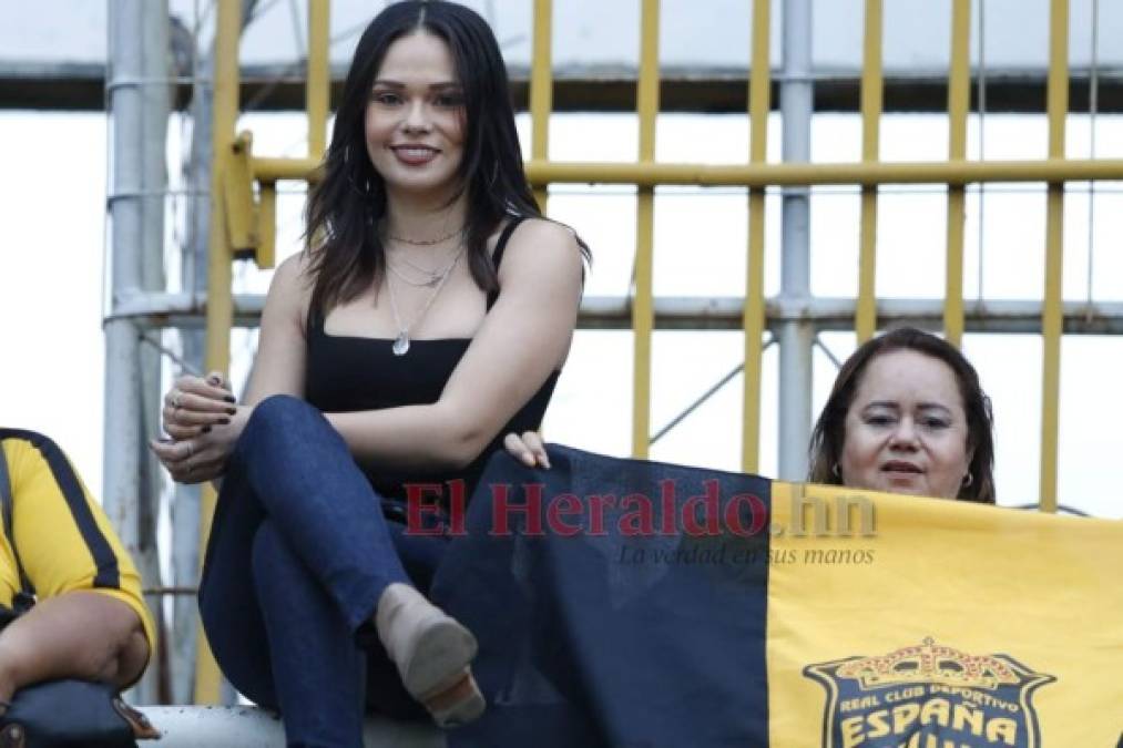 FOTOS: Bellas mujeres en la fecha 2 del Clausura