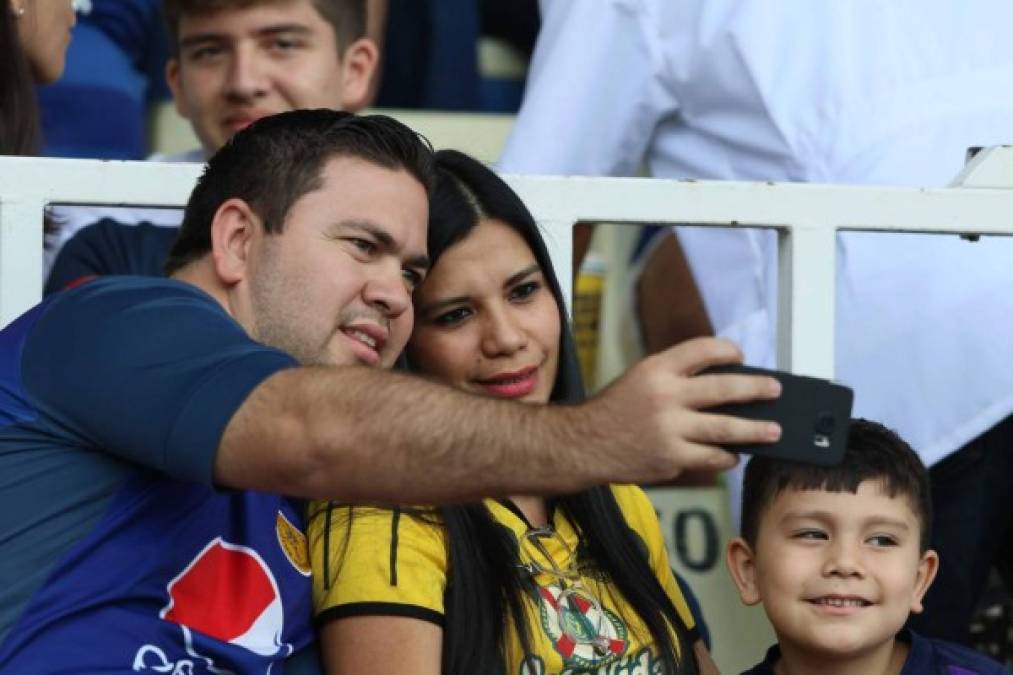 Fotos: La belleza dijo presente en la semifinal Motagua-Real España