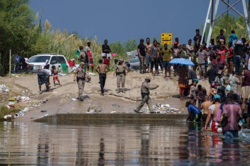 Desesperanza y miedo: imágenes de la odisea de haitianos en la frontera de EEUU