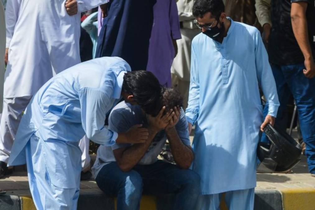 Las impactantes imágenes del fatal accidente de avión en Pakistán