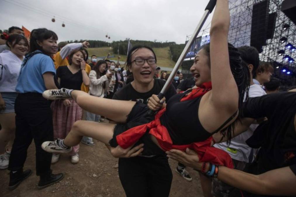 Impactantes imágenes de polémicas macrofiestas en Wuhan; hay miedo de contagios