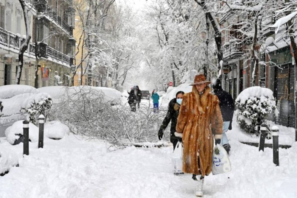 Las impactantes imágenes de la nevada más extensa del siglo que tiene en alerta a España