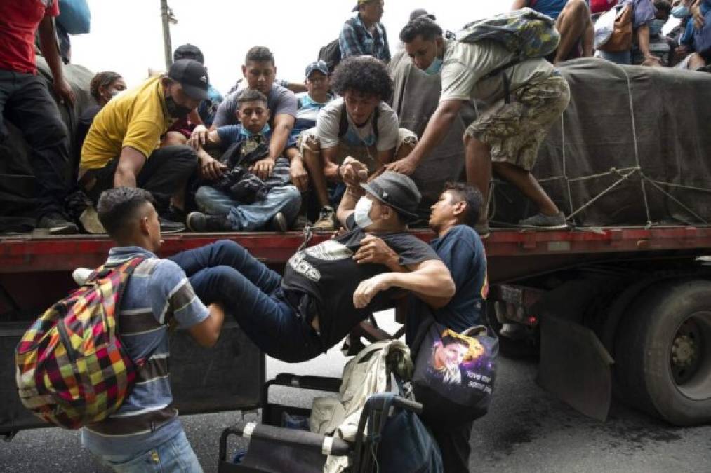 Covid, caravana y protestas dejaron las mejores fotos de la semana en América Latina