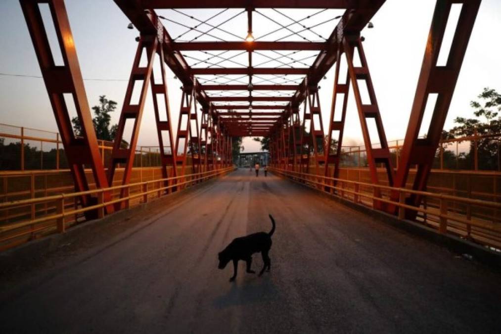 Varios países inician desconfinamiento, pero ninguno abre sus fronteras (FOTOS)